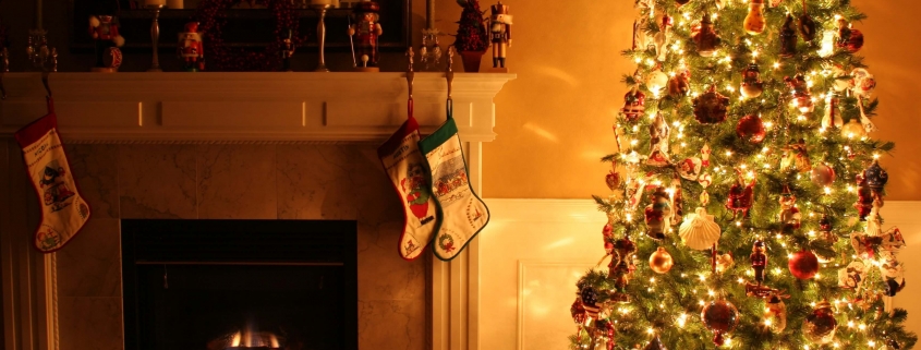 Fireplace-Christmas-tree-safety